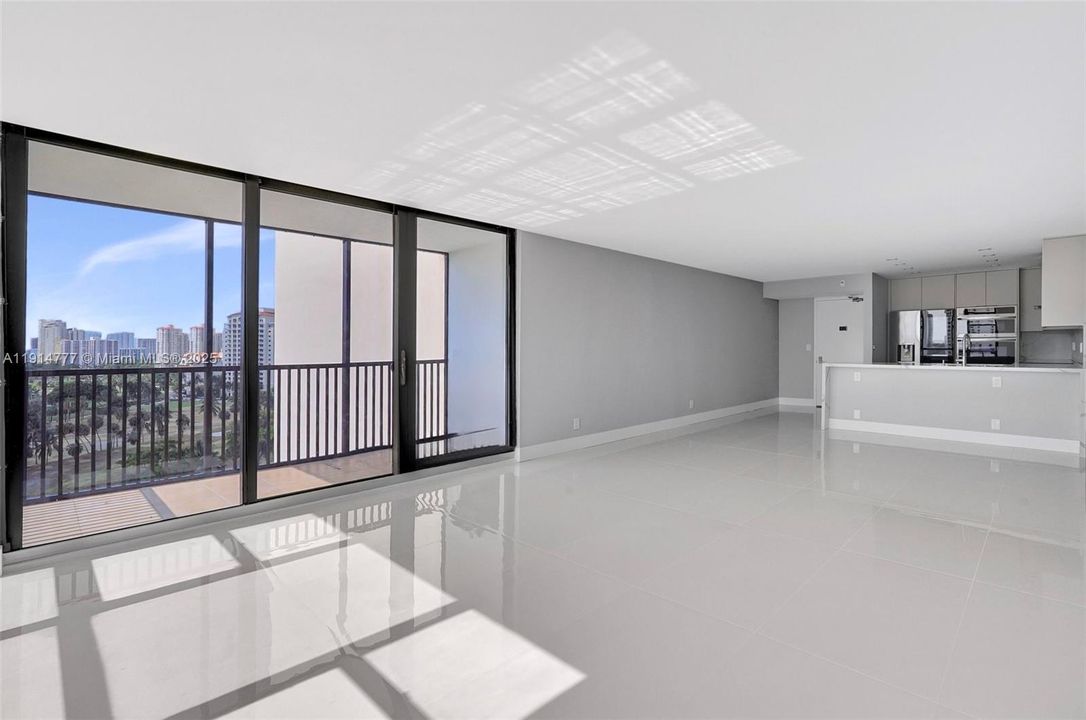 For Sale: $415,000 (2 beds, 2 baths, 1313 Square Feet)