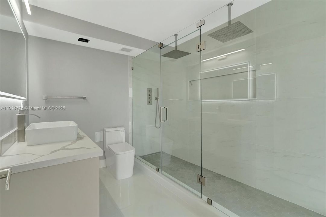 For Sale: $415,000 (2 beds, 2 baths, 1313 Square Feet)