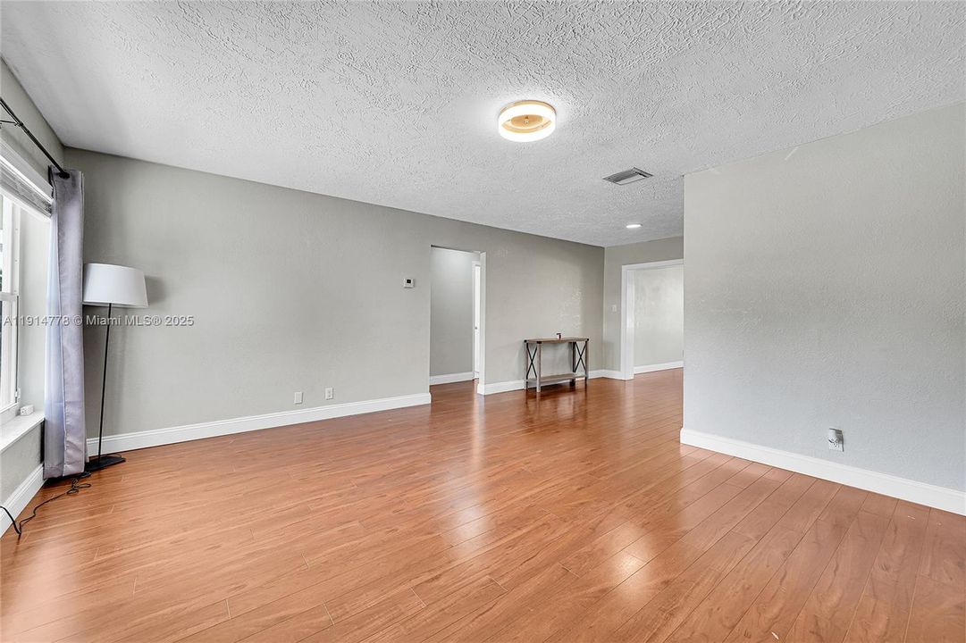 For Sale: $439,900 (3 beds, 2 baths, 1222 Square Feet)