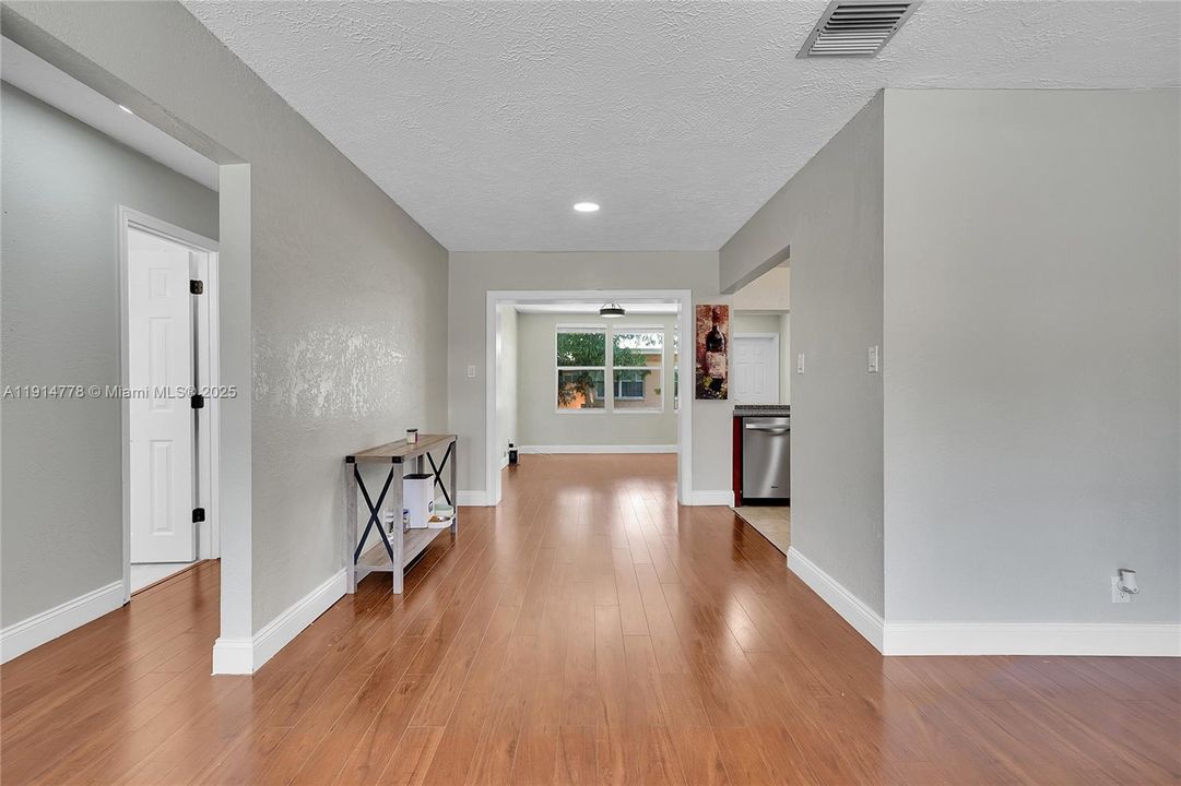 For Sale: $439,900 (3 beds, 2 baths, 1222 Square Feet)