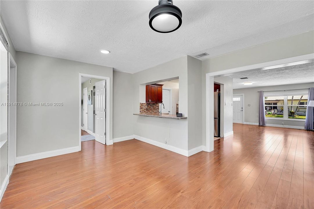 For Sale: $439,900 (3 beds, 2 baths, 1222 Square Feet)