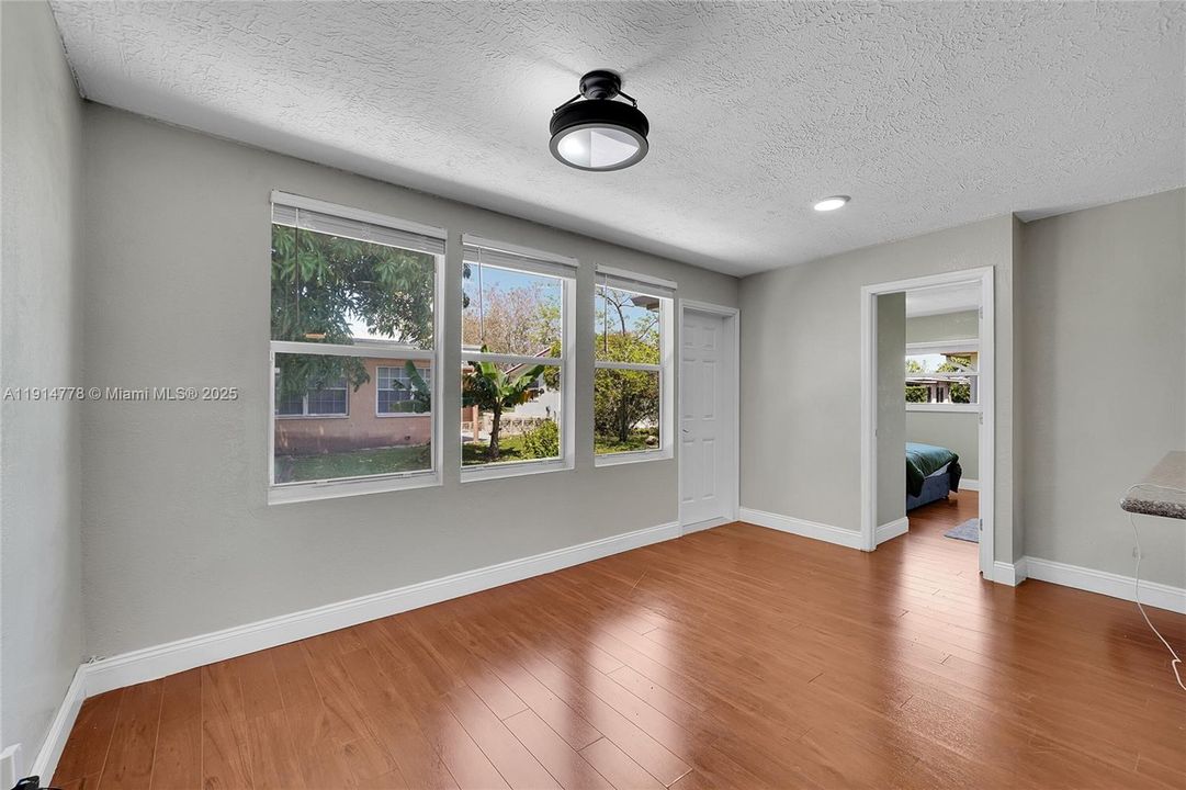 For Sale: $439,900 (3 beds, 2 baths, 1222 Square Feet)