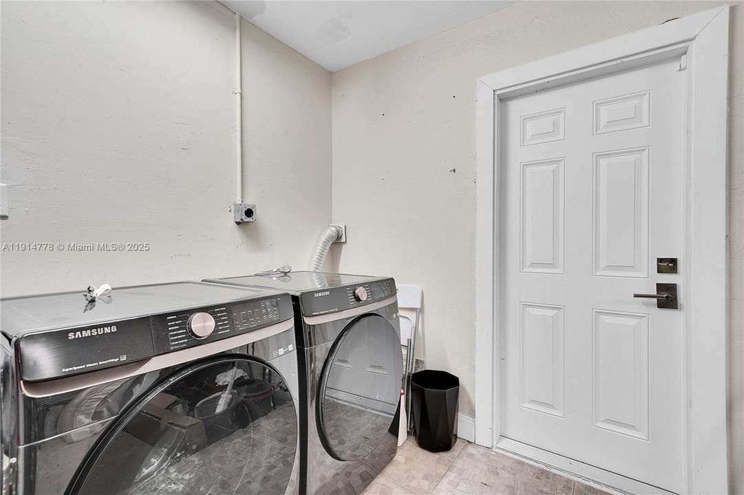 For Sale: $439,900 (3 beds, 2 baths, 1222 Square Feet)