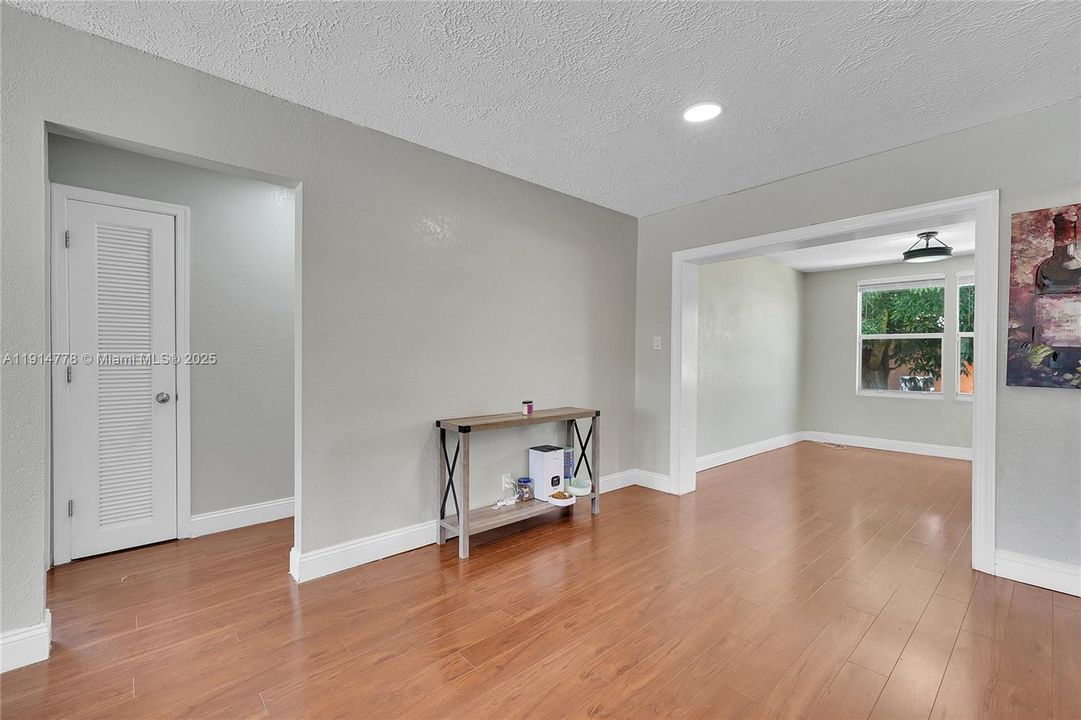 For Sale: $439,900 (3 beds, 2 baths, 1222 Square Feet)