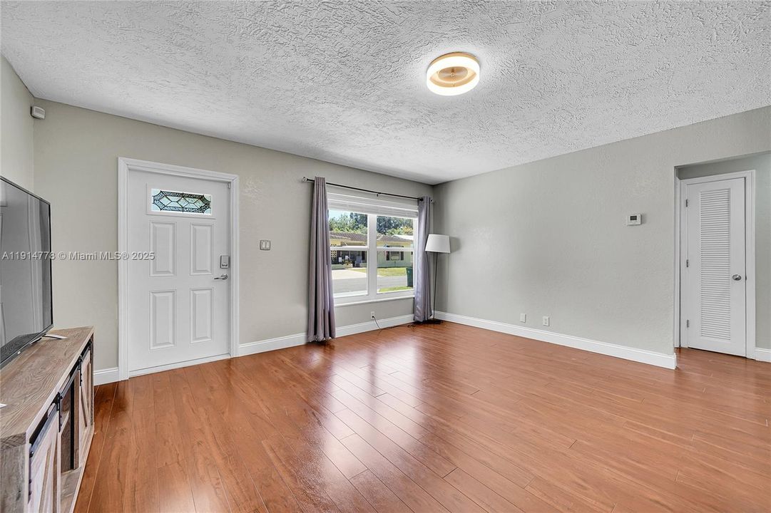 For Sale: $439,900 (3 beds, 2 baths, 1222 Square Feet)