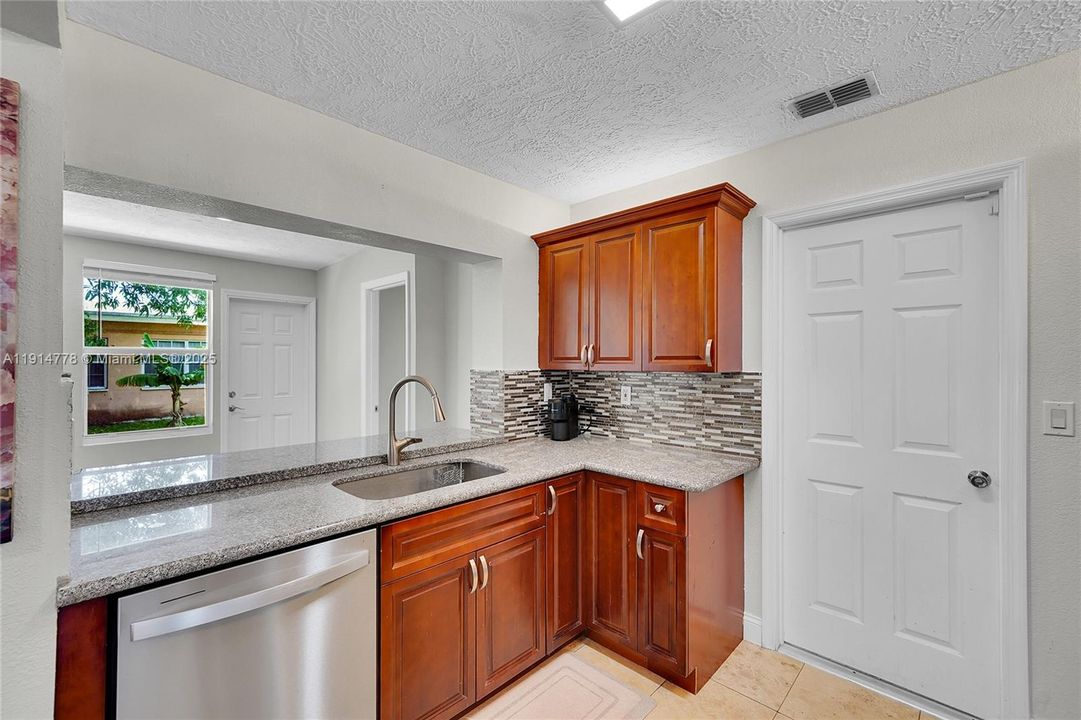For Sale: $439,900 (3 beds, 2 baths, 1222 Square Feet)