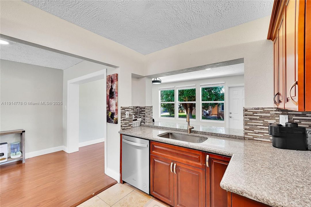 For Sale: $439,900 (3 beds, 2 baths, 1222 Square Feet)