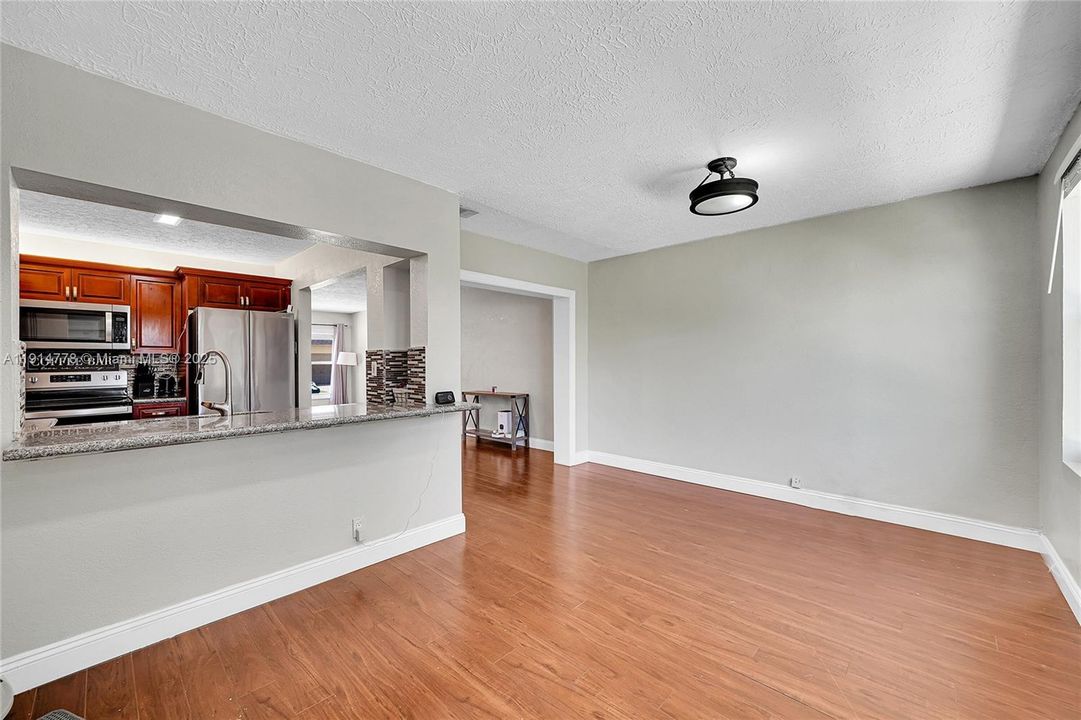 For Sale: $439,900 (3 beds, 2 baths, 1222 Square Feet)