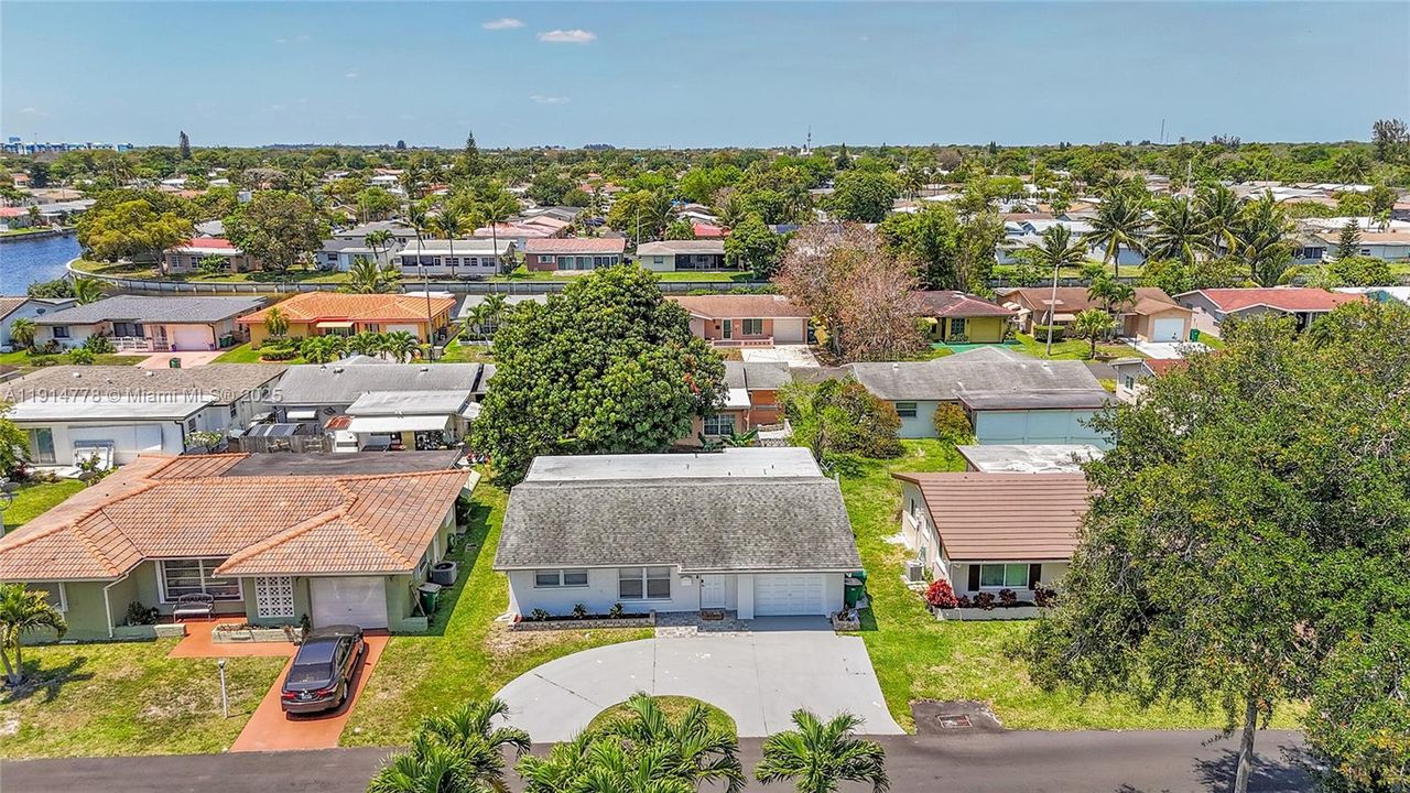 For Sale: $439,900 (3 beds, 2 baths, 1222 Square Feet)