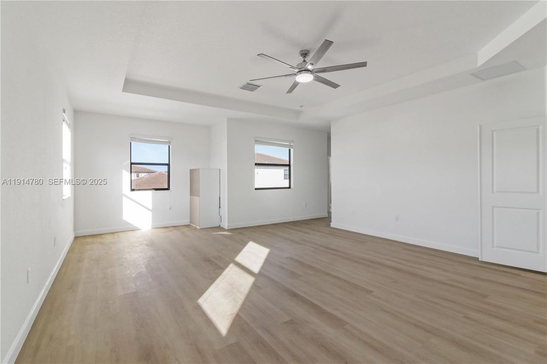 出租: $4,500 (5 贝兹, 3 浴室, 3252 平方英尺)