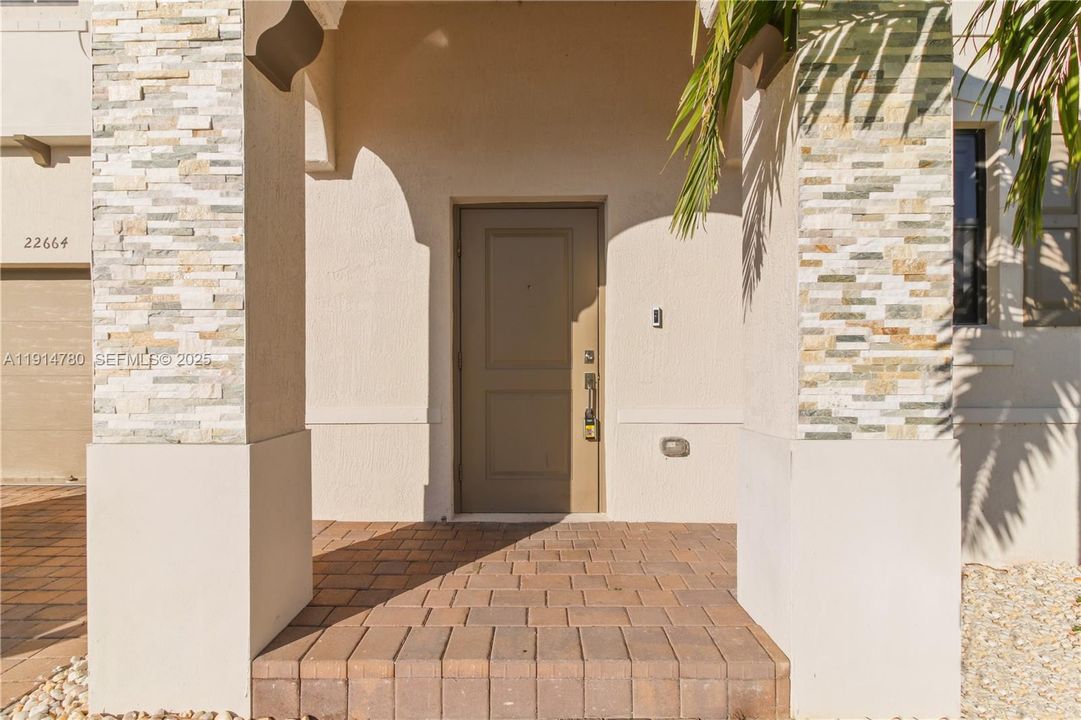 出租: $4,500 (5 贝兹, 3 浴室, 3252 平方英尺)