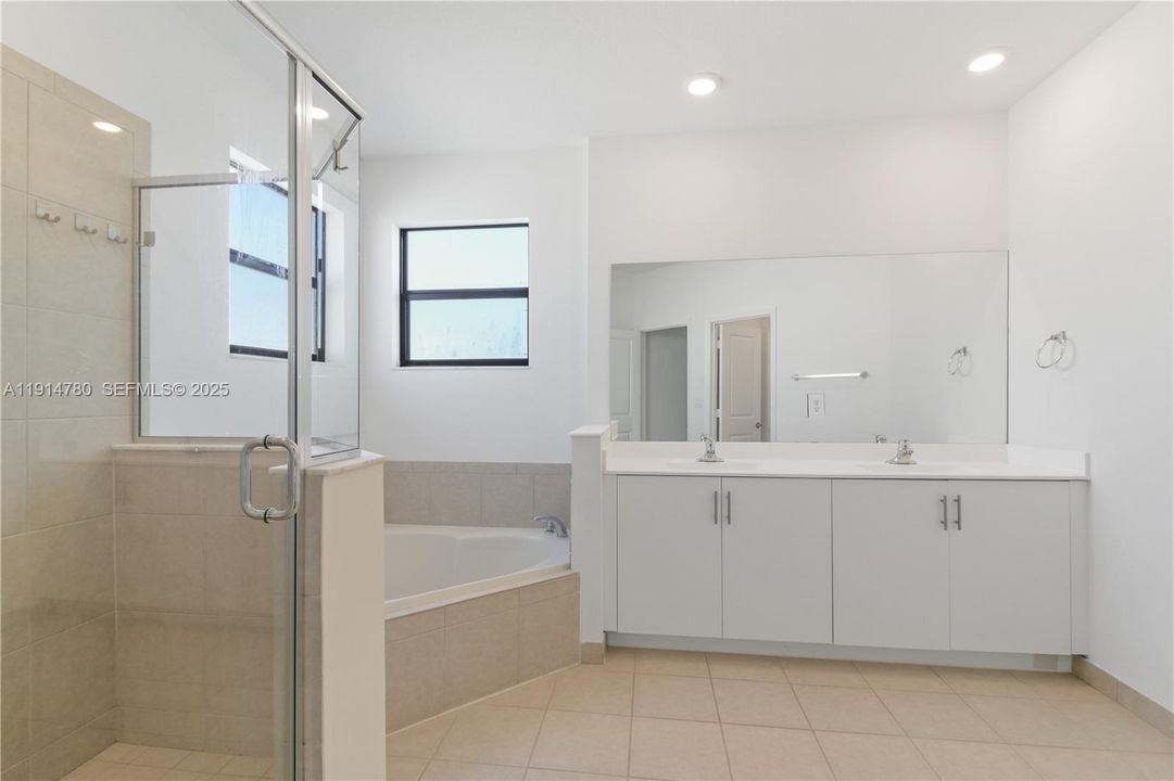 出租: $4,500 (5 贝兹, 3 浴室, 3252 平方英尺)