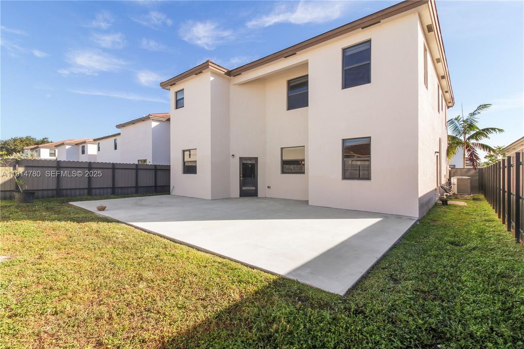 出租: $4,500 (5 贝兹, 3 浴室, 3252 平方英尺)