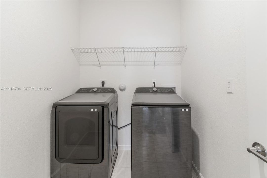 出租: $4,500 (5 贝兹, 3 浴室, 3252 平方英尺)