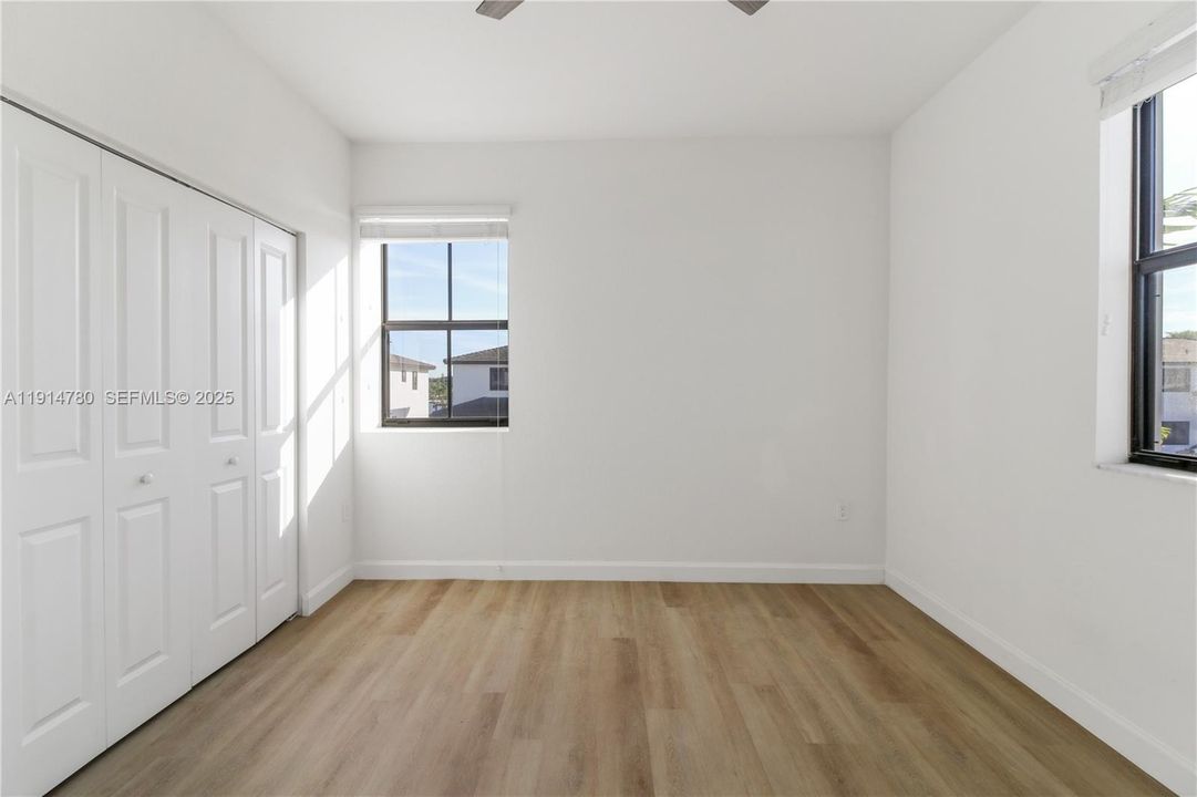 出租: $4,500 (5 贝兹, 3 浴室, 3252 平方英尺)