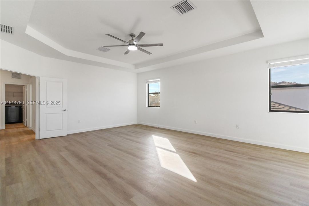 出租: $4,500 (5 贝兹, 3 浴室, 3252 平方英尺)