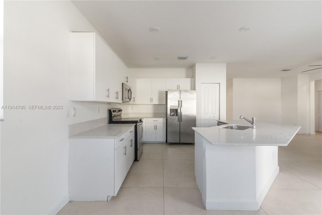 出租: $4,500 (5 贝兹, 3 浴室, 3252 平方英尺)