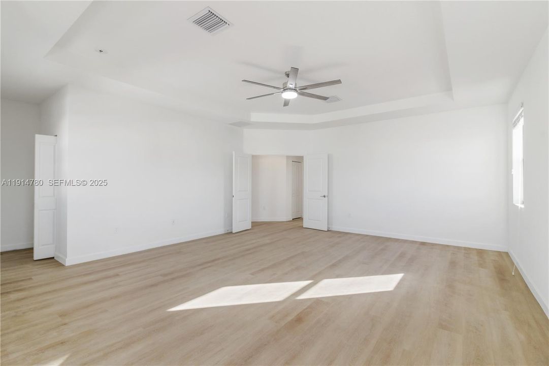 出租: $4,500 (5 贝兹, 3 浴室, 3252 平方英尺)