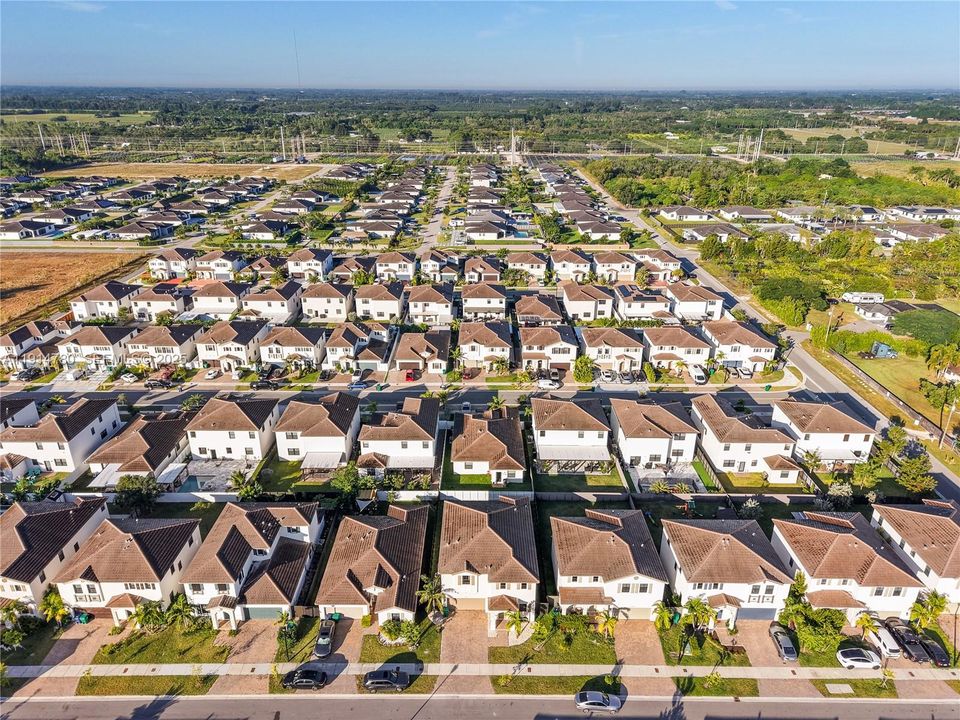 出租: $4,500 (5 贝兹, 3 浴室, 3252 平方英尺)