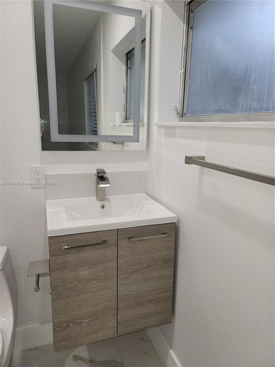 合同活跃: $3,499 (3 贝兹, 2 浴室, 1100 平方英尺)