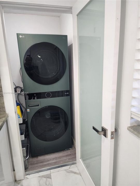 合同活跃: $3,499 (3 贝兹, 2 浴室, 1100 平方英尺)