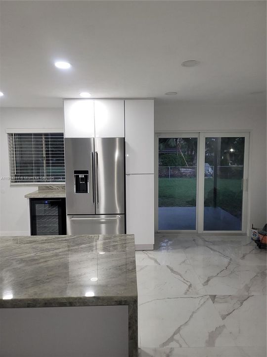 合同活跃: $3,499 (3 贝兹, 2 浴室, 1100 平方英尺)