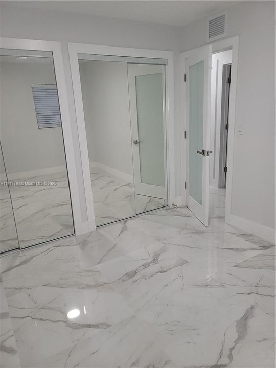 合同活跃: $3,499 (3 贝兹, 2 浴室, 1100 平方英尺)