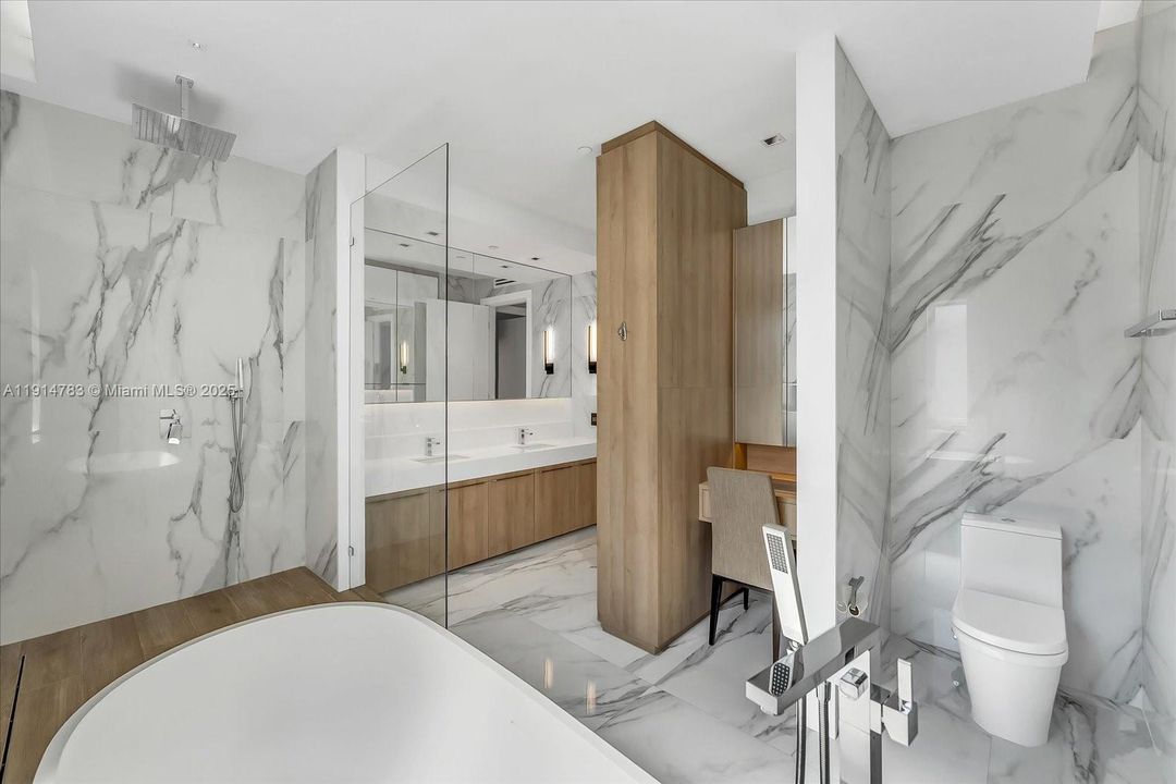 En Venta: $3,399,900 (4 camas, 3 baños, 2425 Pies cuadrados)