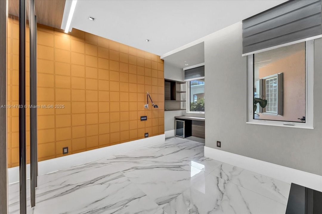 En Venta: $3,399,900 (4 camas, 3 baños, 2425 Pies cuadrados)