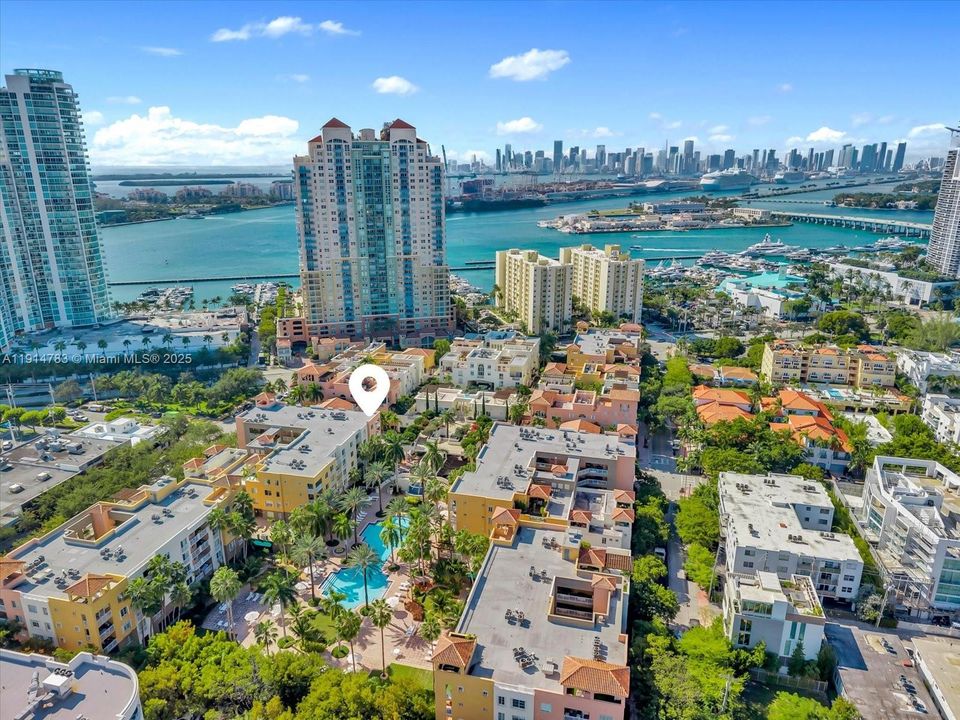 En Venta: $3,399,900 (4 camas, 3 baños, 2425 Pies cuadrados)