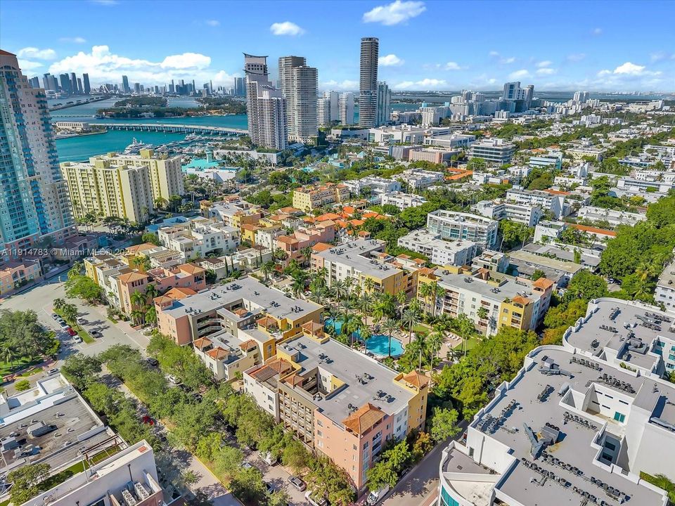 En Venta: $3,399,900 (4 camas, 3 baños, 2425 Pies cuadrados)