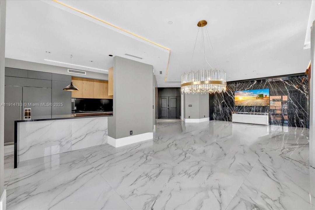 En Venta: $3,399,900 (4 camas, 3 baños, 2425 Pies cuadrados)