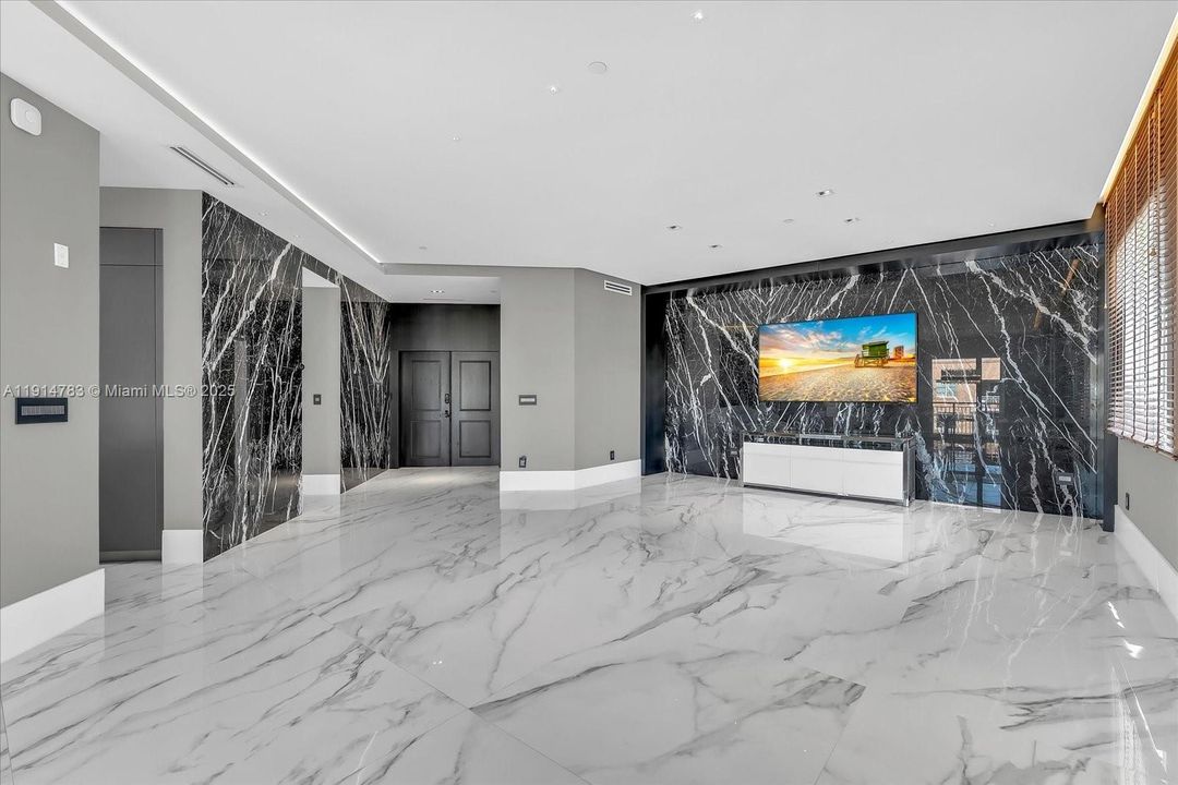 En Venta: $3,399,900 (4 camas, 3 baños, 2425 Pies cuadrados)