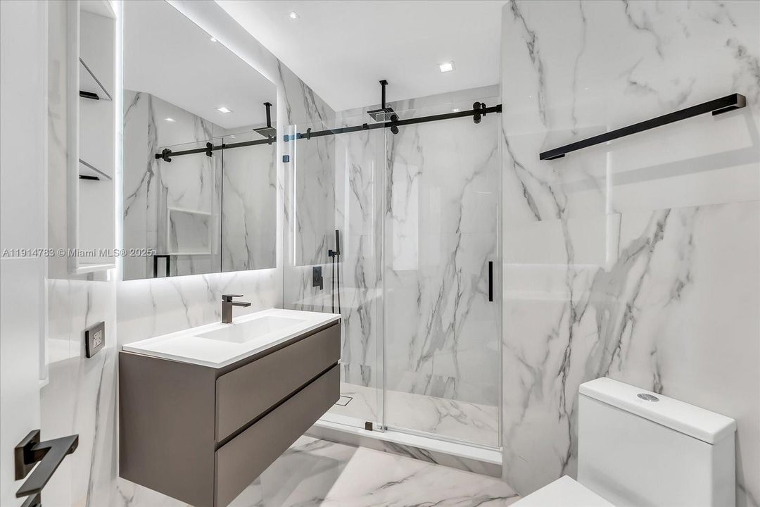 En Venta: $3,399,900 (4 camas, 3 baños, 2425 Pies cuadrados)