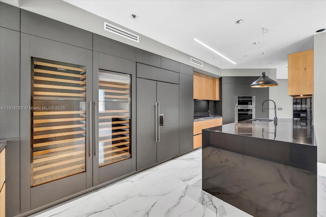 En Venta: $3,399,900 (4 camas, 3 baños, 2425 Pies cuadrados)