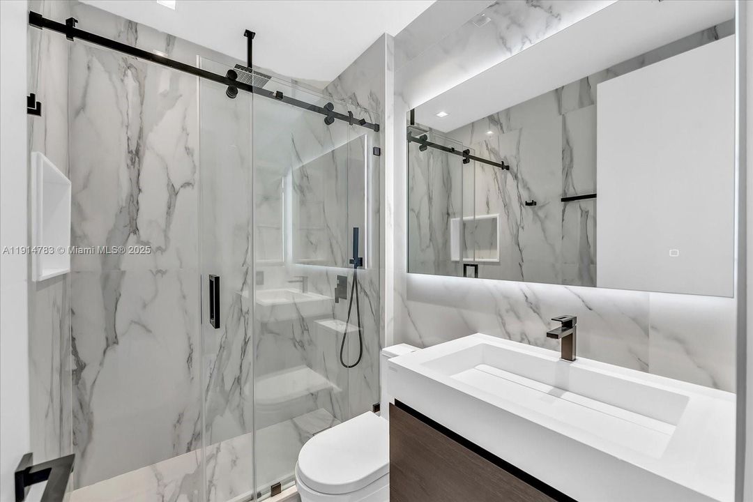 En Venta: $3,399,900 (4 camas, 3 baños, 2425 Pies cuadrados)