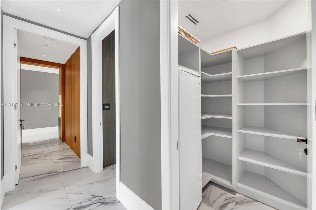 En Venta: $3,399,900 (4 camas, 3 baños, 2425 Pies cuadrados)