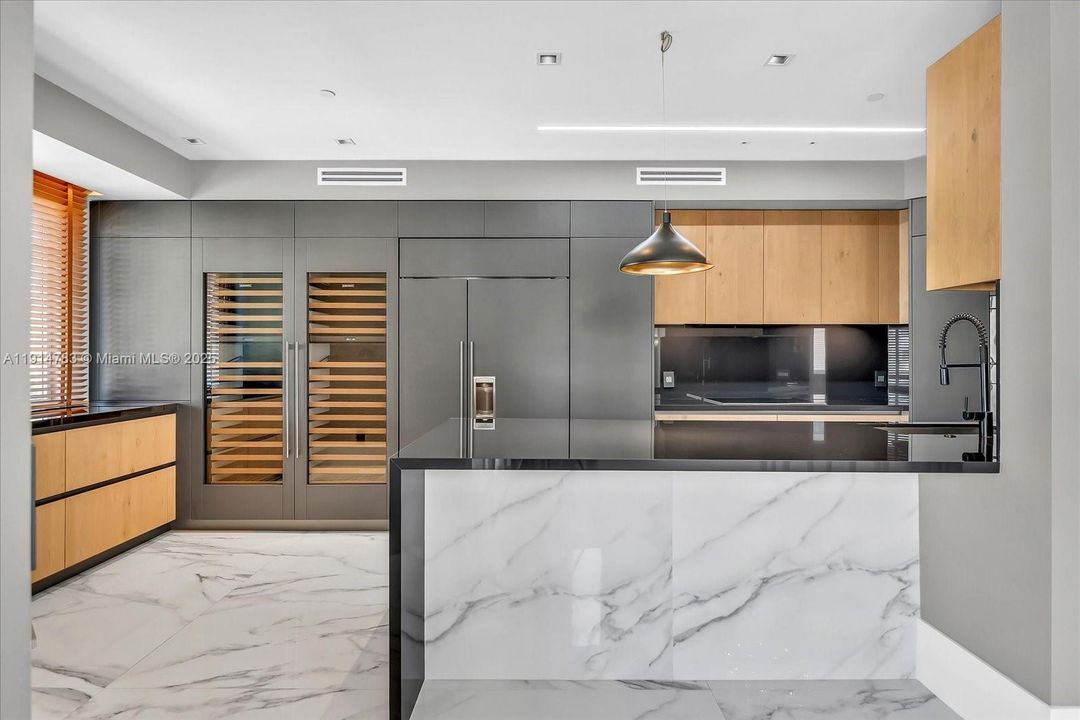 En Venta: $3,399,900 (4 camas, 3 baños, 2425 Pies cuadrados)