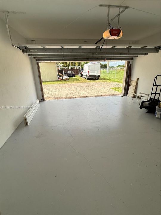 Activo con contrato: $4,000 (3 camas, 3 baños, 2603 Pies cuadrados)