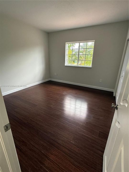 Activo con contrato: $4,000 (3 camas, 3 baños, 2603 Pies cuadrados)