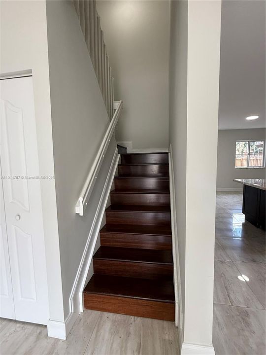 Activo con contrato: $4,000 (3 camas, 3 baños, 2603 Pies cuadrados)