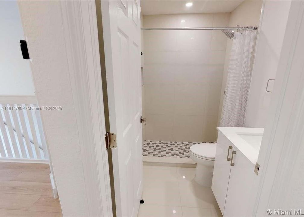 For Rent: $3,650 (3 beds, 2 baths, 1571 Square Feet)