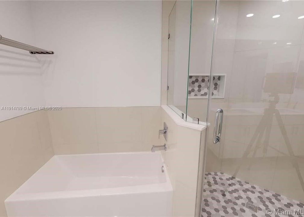 For Rent: $3,650 (3 beds, 2 baths, 1571 Square Feet)