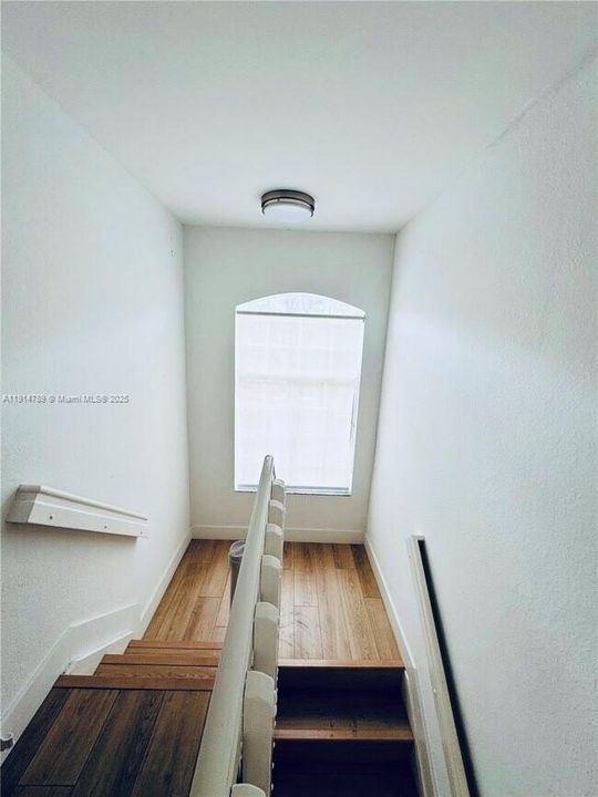 For Rent: $3,650 (3 beds, 2 baths, 1571 Square Feet)