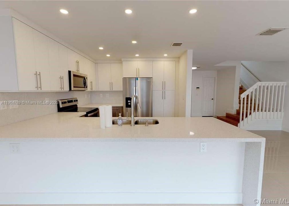 For Rent: $3,650 (3 beds, 2 baths, 1571 Square Feet)