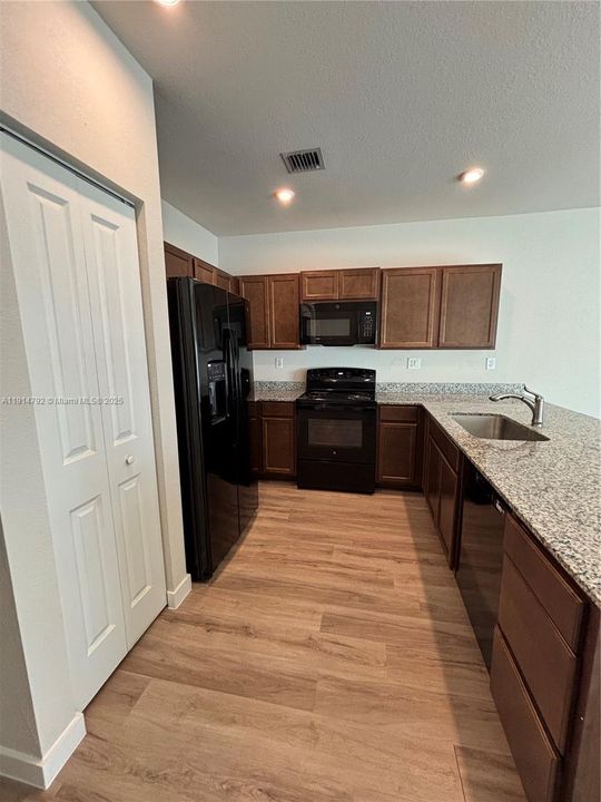 В аренду: $2,200 (3 спален, 3 ванн, 0 Квадратных фут)