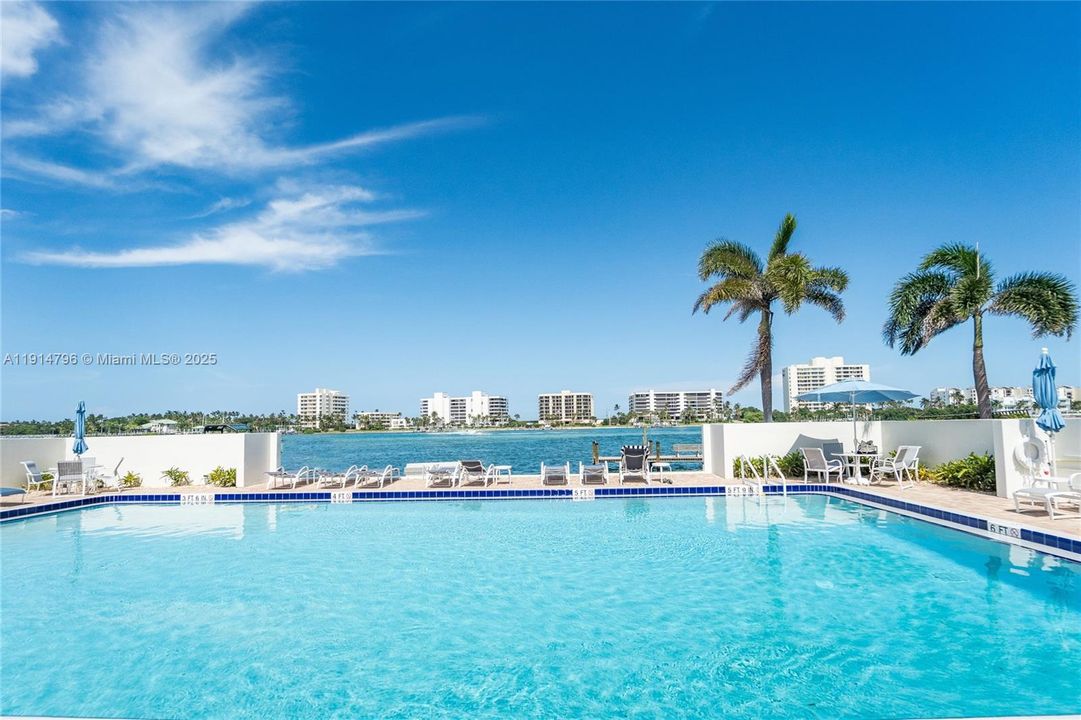 For Sale: $1,195,000 (2 beds, 2 baths, 1639 Square Feet)