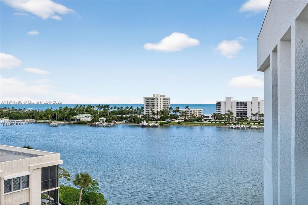 For Sale: $1,195,000 (2 beds, 2 baths, 1639 Square Feet)