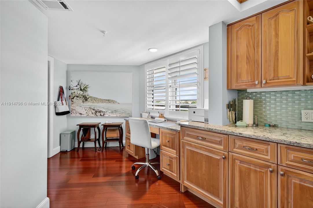 For Sale: $1,195,000 (2 beds, 2 baths, 1639 Square Feet)