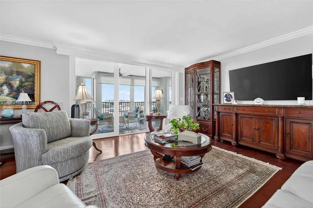 For Sale: $1,195,000 (2 beds, 2 baths, 1639 Square Feet)